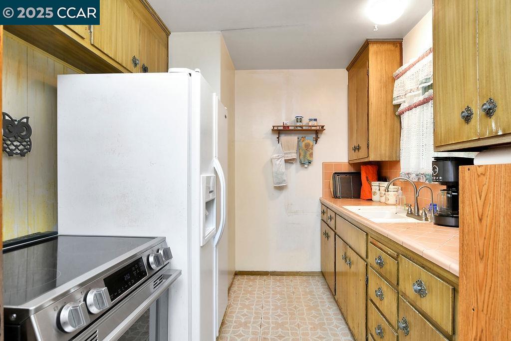 Detail Gallery Image 8 of 26 For 214 Don Carlos Avenue, Stockton,  CA 95210-1202 - 3 Beds | 1 Baths