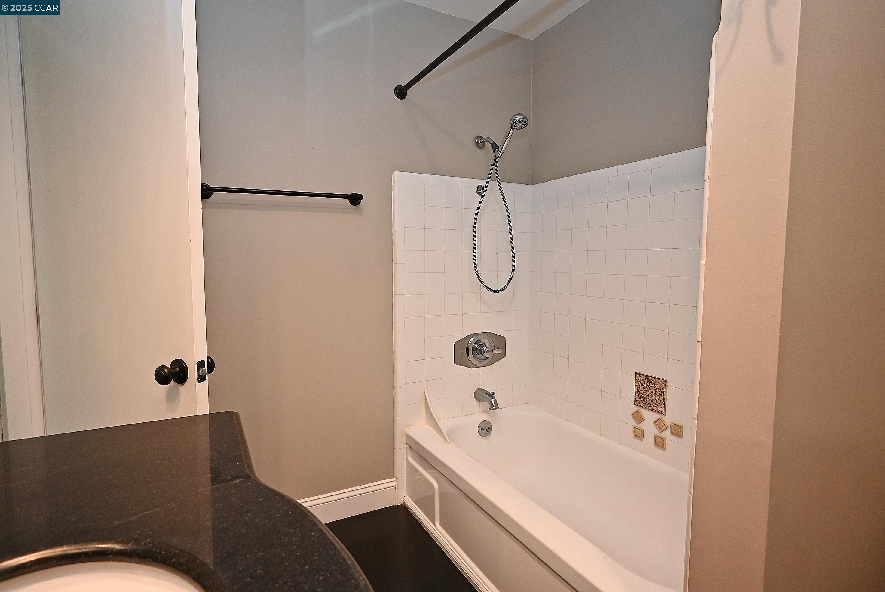 Photo #23: 41112586 Listing: Photo #23