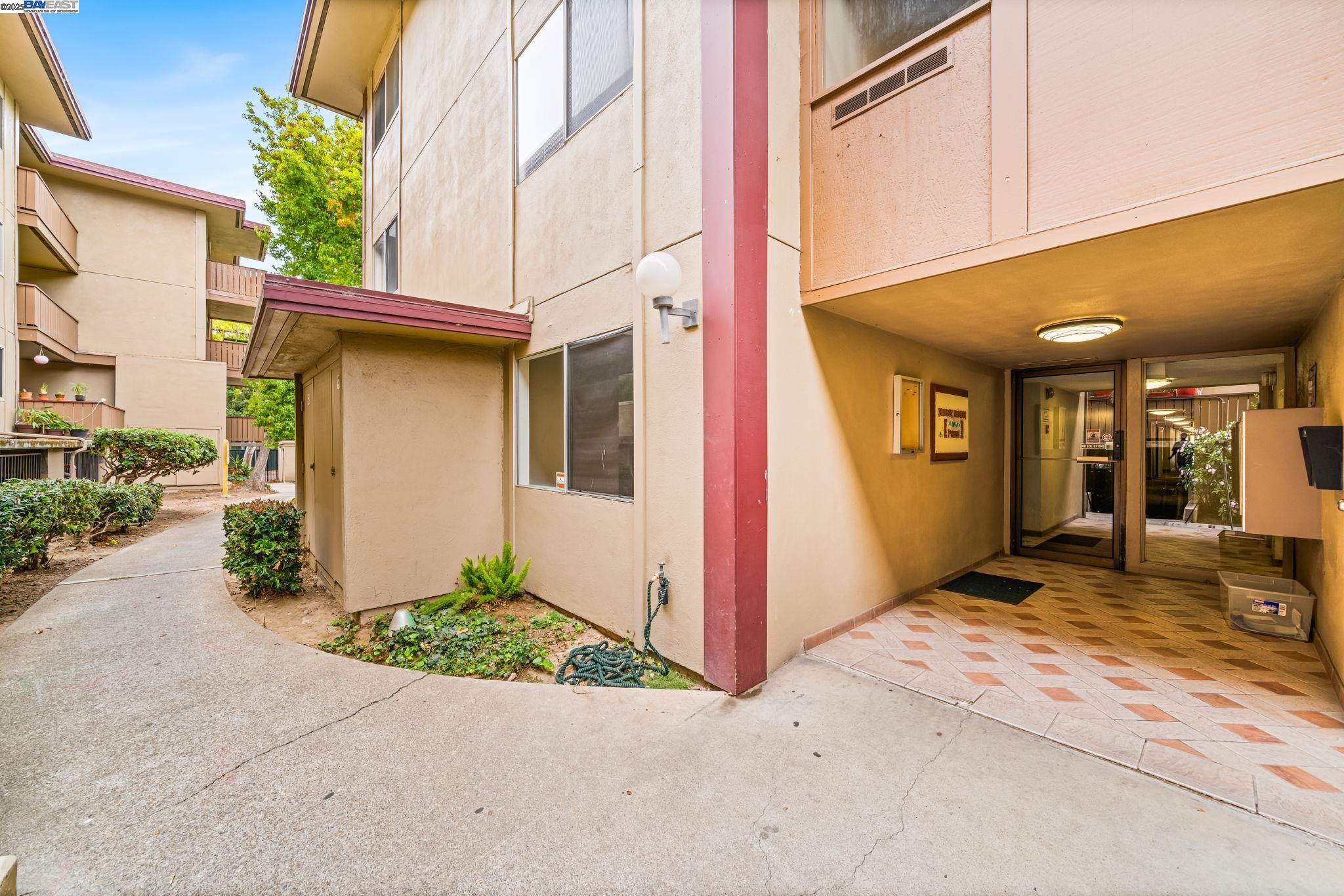 MLS: 41112644 Condo For Sale