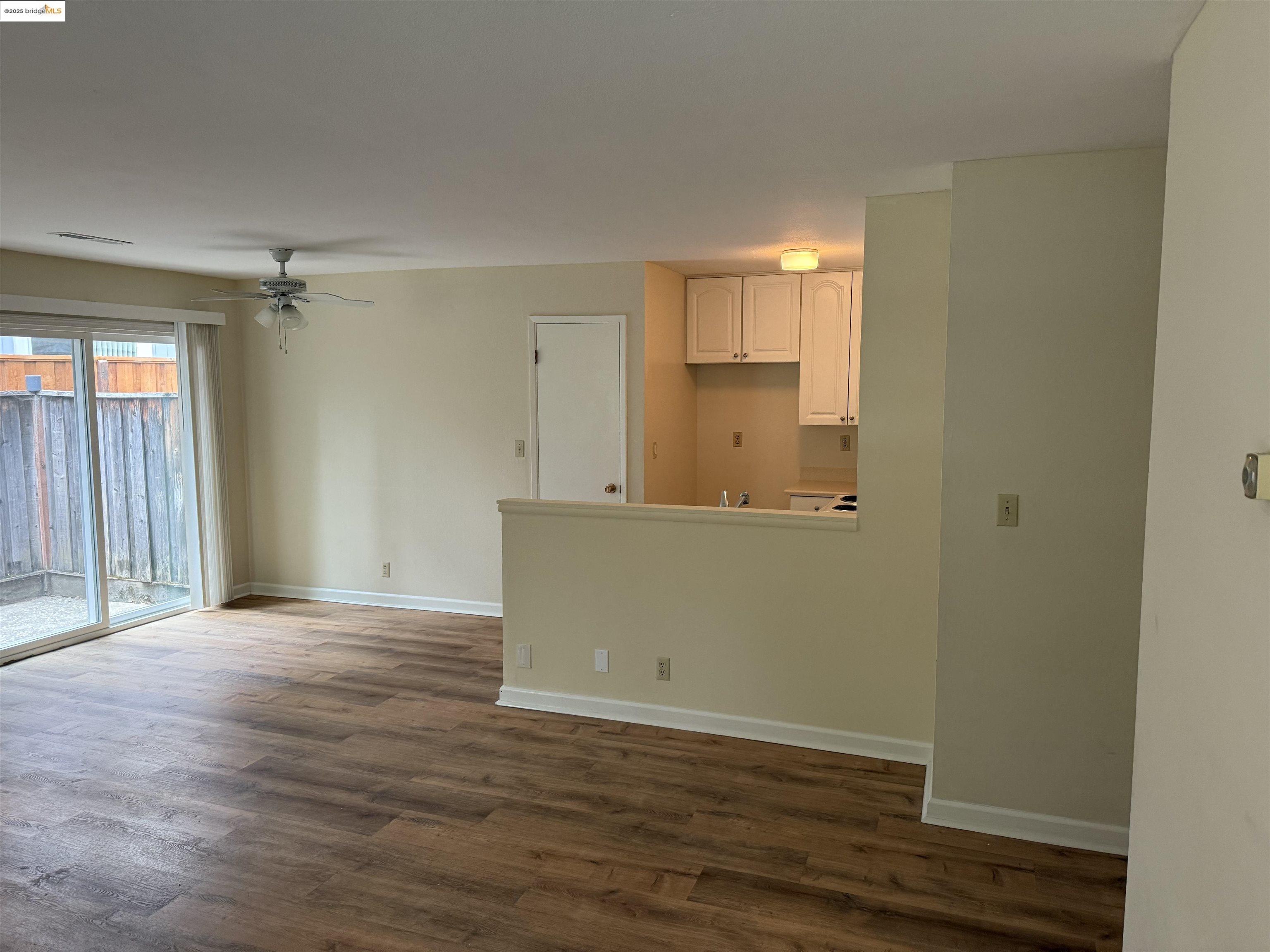 Detail Gallery Image 4 of 9 For 1133 Kottinger Drive #1,  Pleasanton,  CA 94566 - 2 Beds | 1 Baths