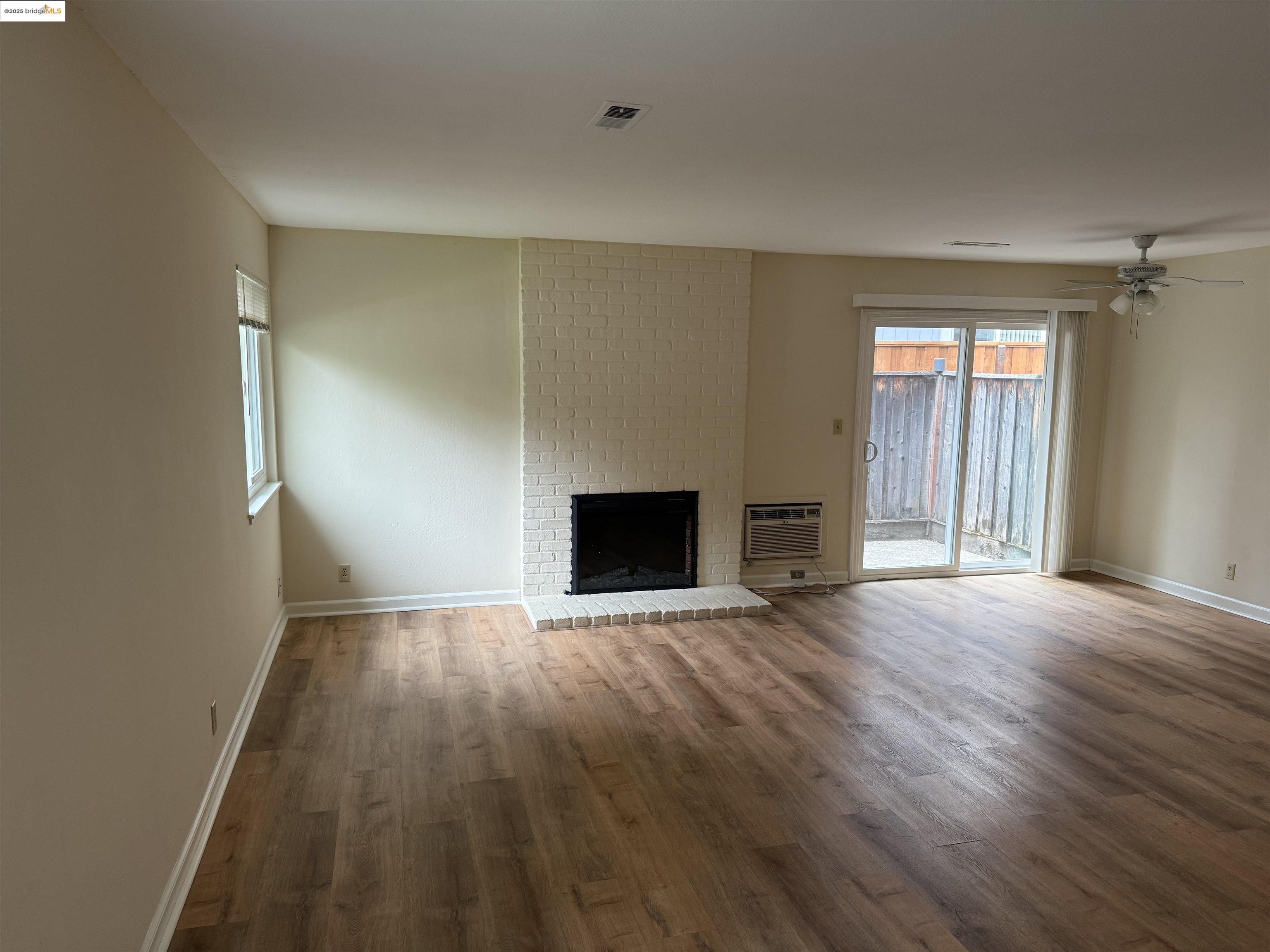 Detail Gallery Image 5 of 9 For 1133 Kottinger Drive #1,  Pleasanton,  CA 94566 - 2 Beds | 1 Baths