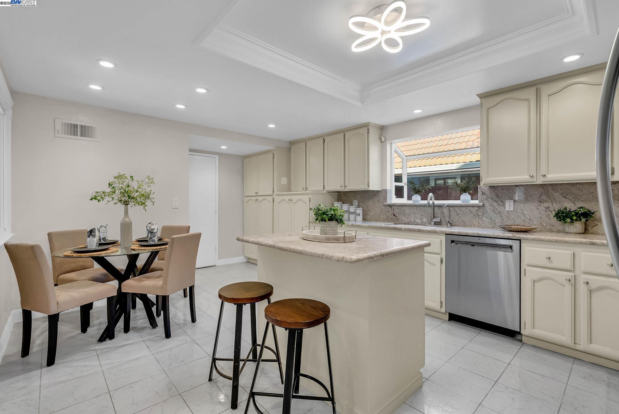 Detail Gallery Image 12 of 60 For 39478 Zacate Ave, Fremont,  CA 94539 - 5 Beds | 2/1 Baths