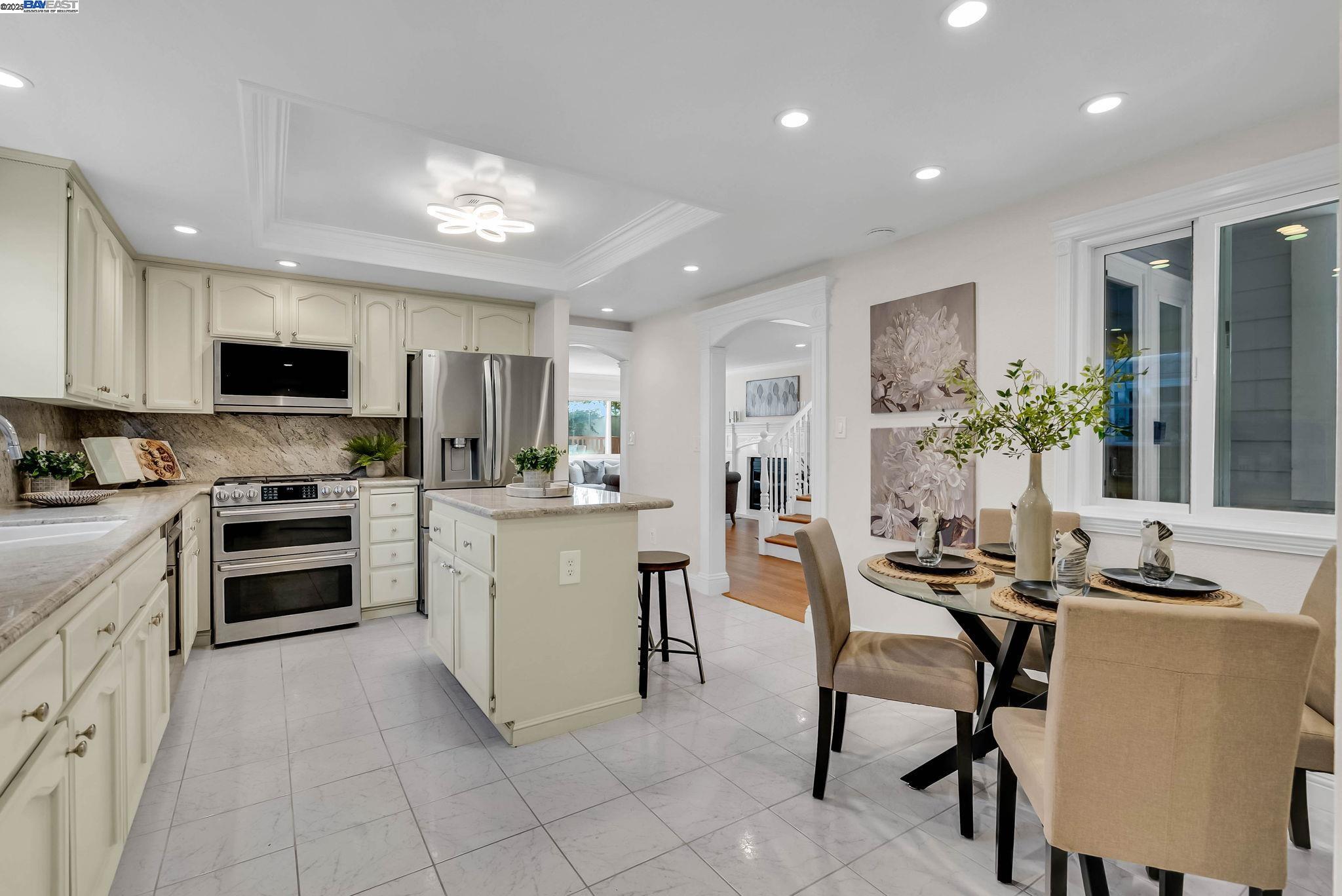 Detail Gallery Image 13 of 60 For 39478 Zacate Ave, Fremont,  CA 94539 - 5 Beds | 2/1 Baths