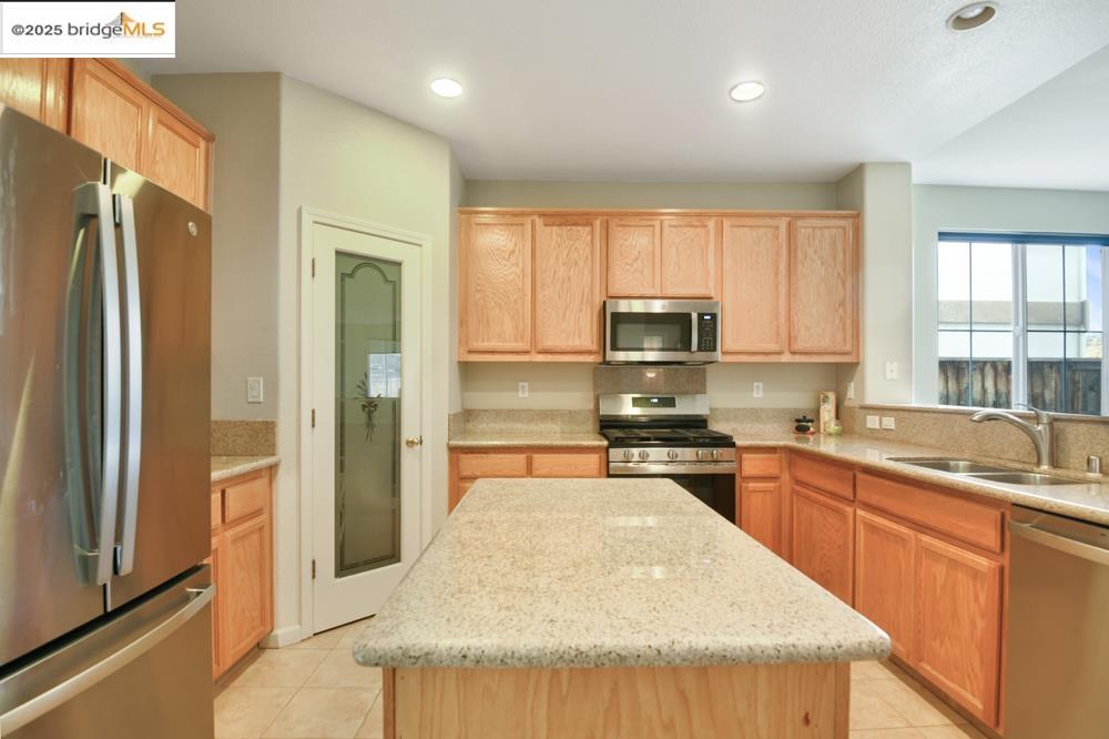 Detail Gallery Image 10 of 49 For 20521 Sarazen Ln, Patterson,  CA 95363 - 4 Beds | 3/1 Baths