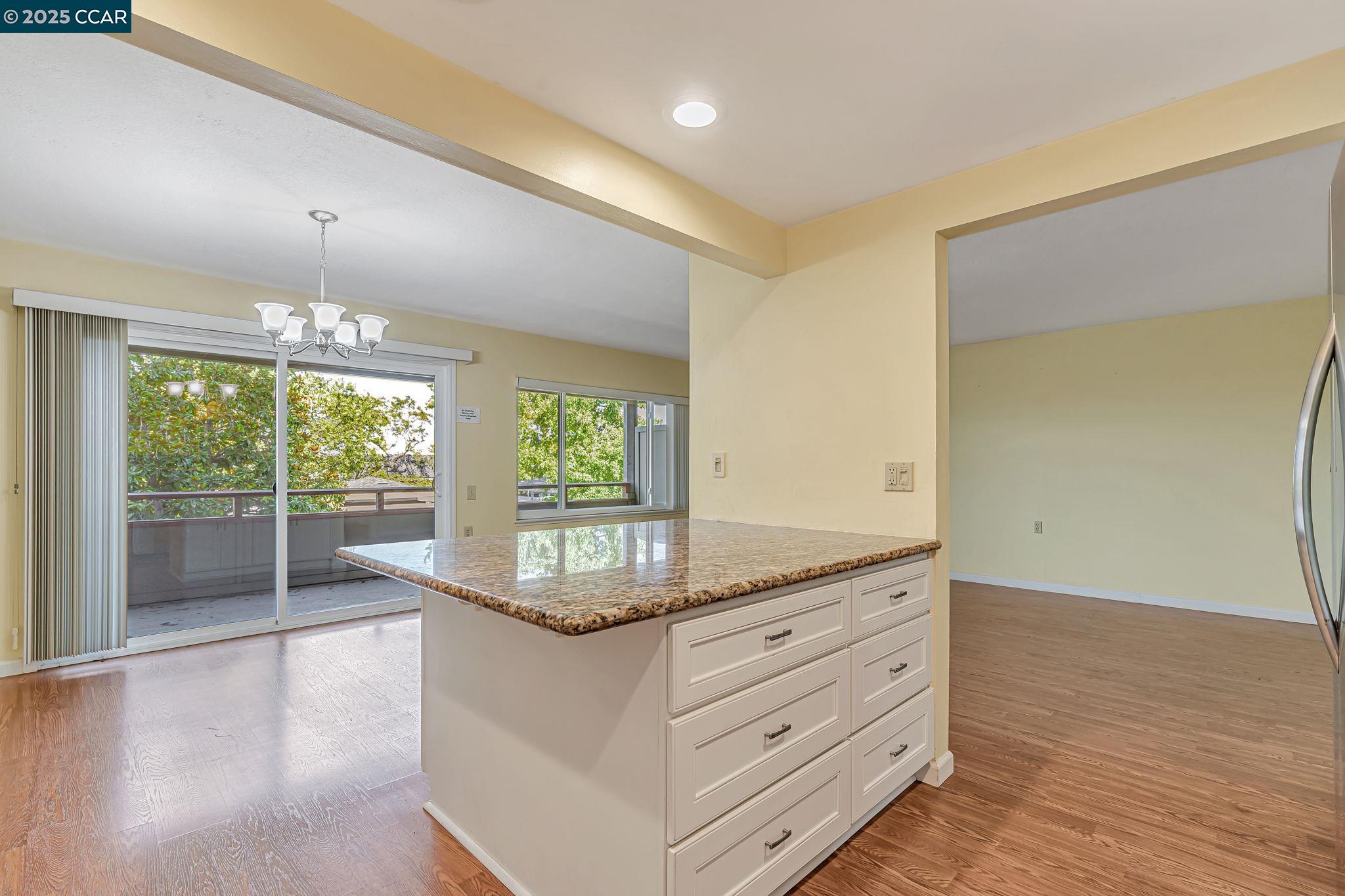 Photo #9: 41112664 Listing: Photo #9