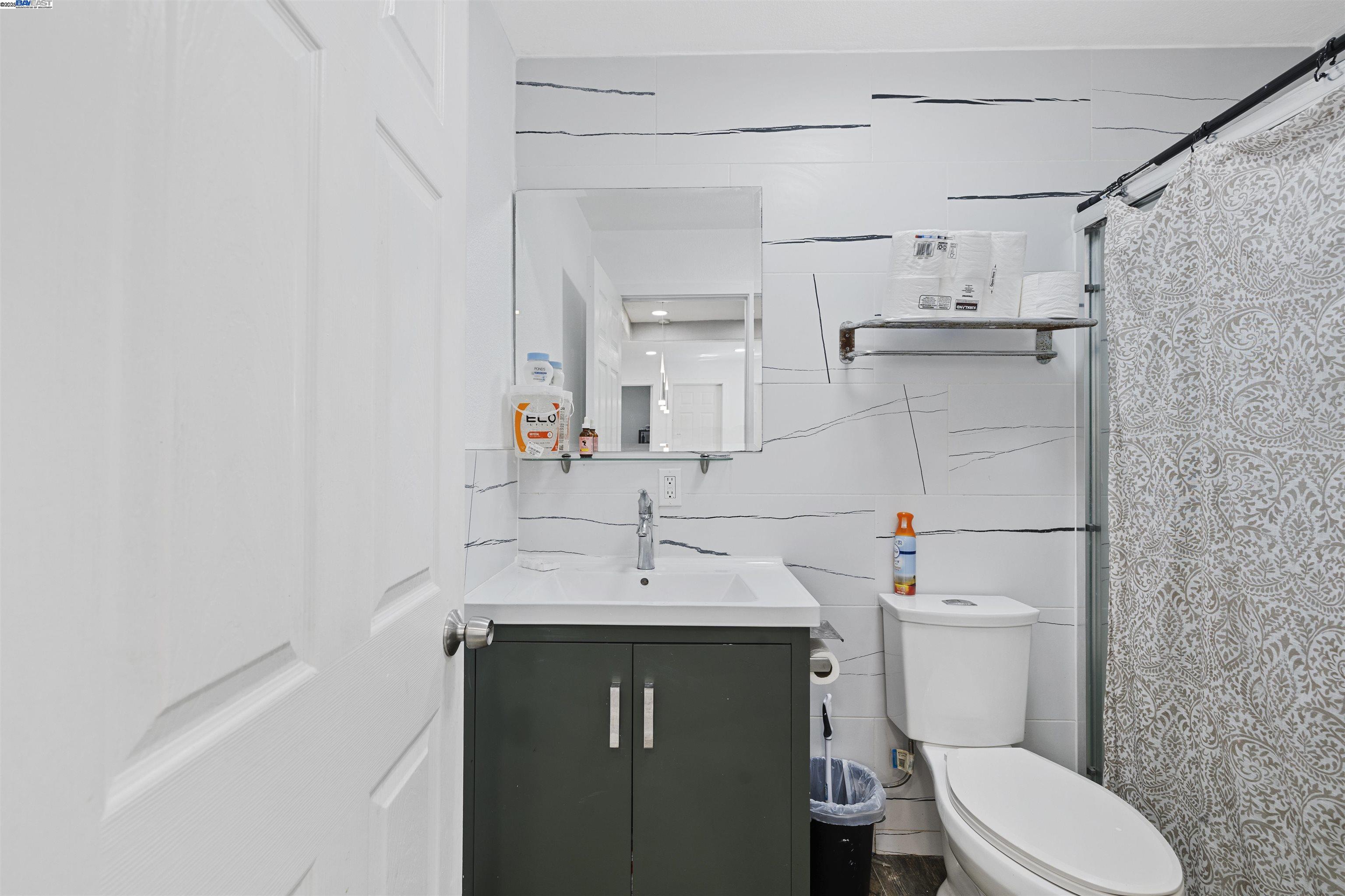 Detail Gallery Image 18 of 27 For 923 Kelvin Rd, El Sobrante,  CA 94803 - 3 Beds | 2 Baths