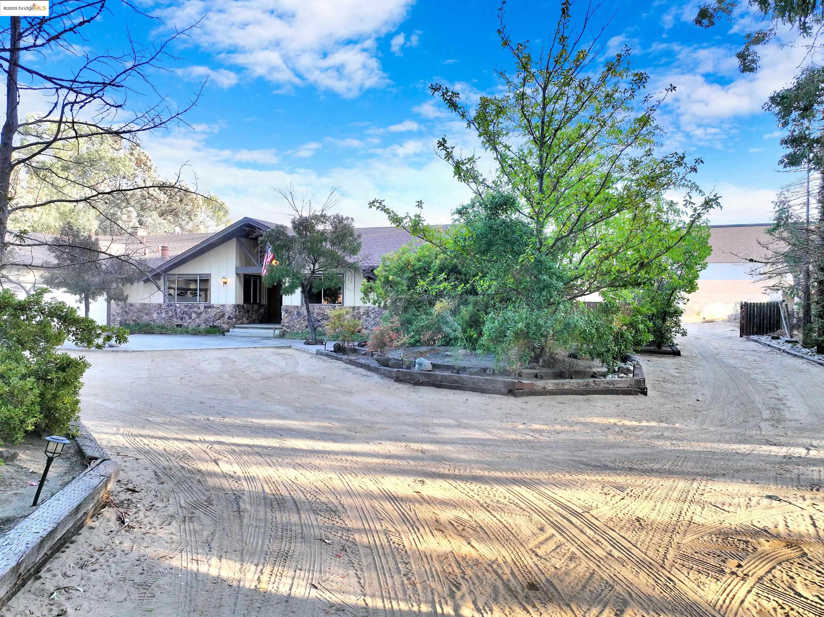 Front Image Thumbnail for EB41112666