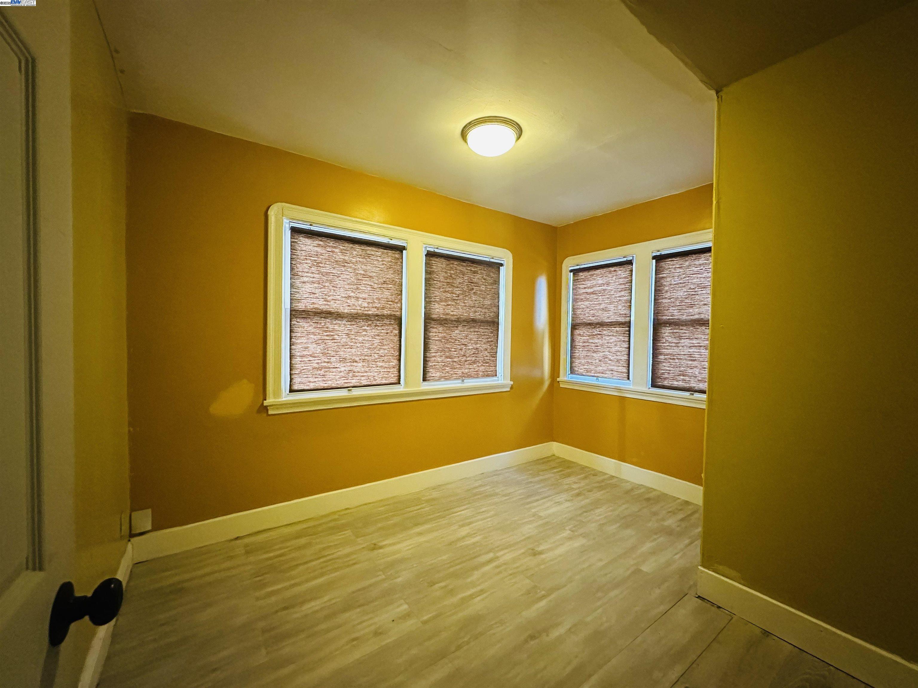 Detail Gallery Image 7 of 13 For 1301 60th Ave, Oakland,  CA 94621 - 5 Beds | 3 Baths