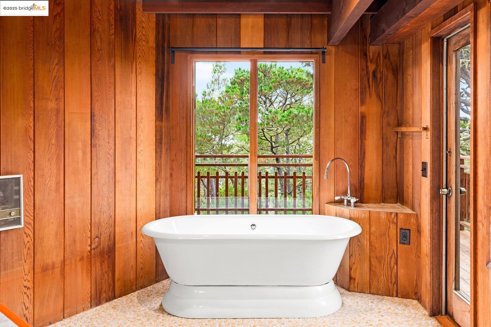 Detail Gallery Image 12 of 60 For 73 Mount Devon Rd, Carmel,  CA 93923 - 5 Beds | 3/1 Baths