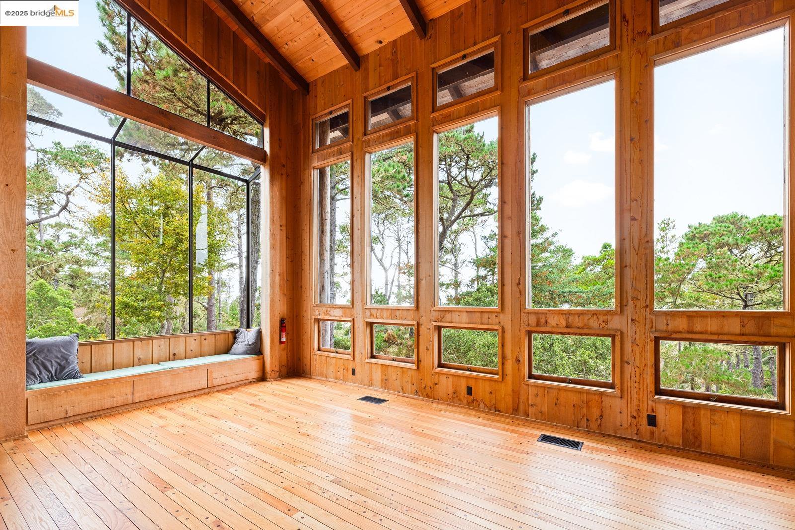 Detail Gallery Image 4 of 60 For 73 Mount Devon Rd, Carmel,  CA 93923 - 5 Beds | 3/1 Baths