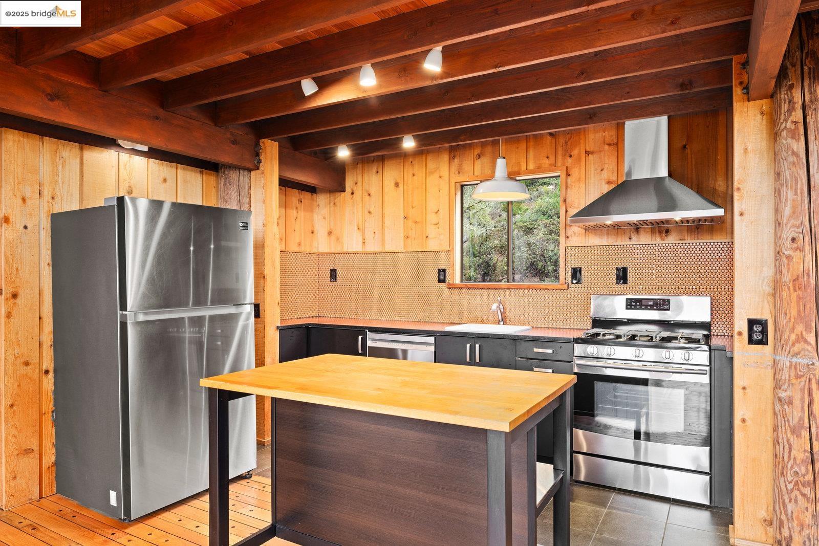 Detail Gallery Image 7 of 60 For 73 Mount Devon Rd, Carmel,  CA 93923 - 5 Beds | 3/1 Baths