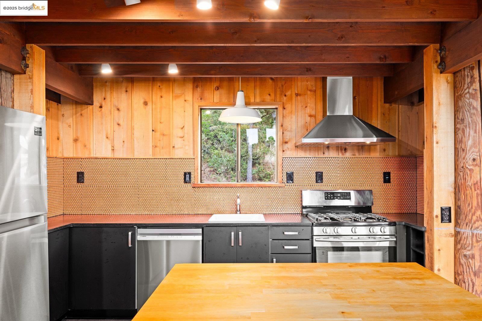 Detail Gallery Image 8 of 60 For 73 Mount Devon Rd, Carmel,  CA 93923 - 5 Beds | 3/1 Baths