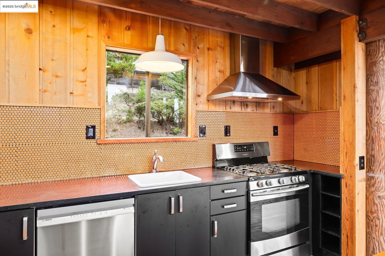 Detail Gallery Image 9 of 60 For 73 Mount Devon Rd, Carmel,  CA 93923 - 5 Beds | 3/1 Baths