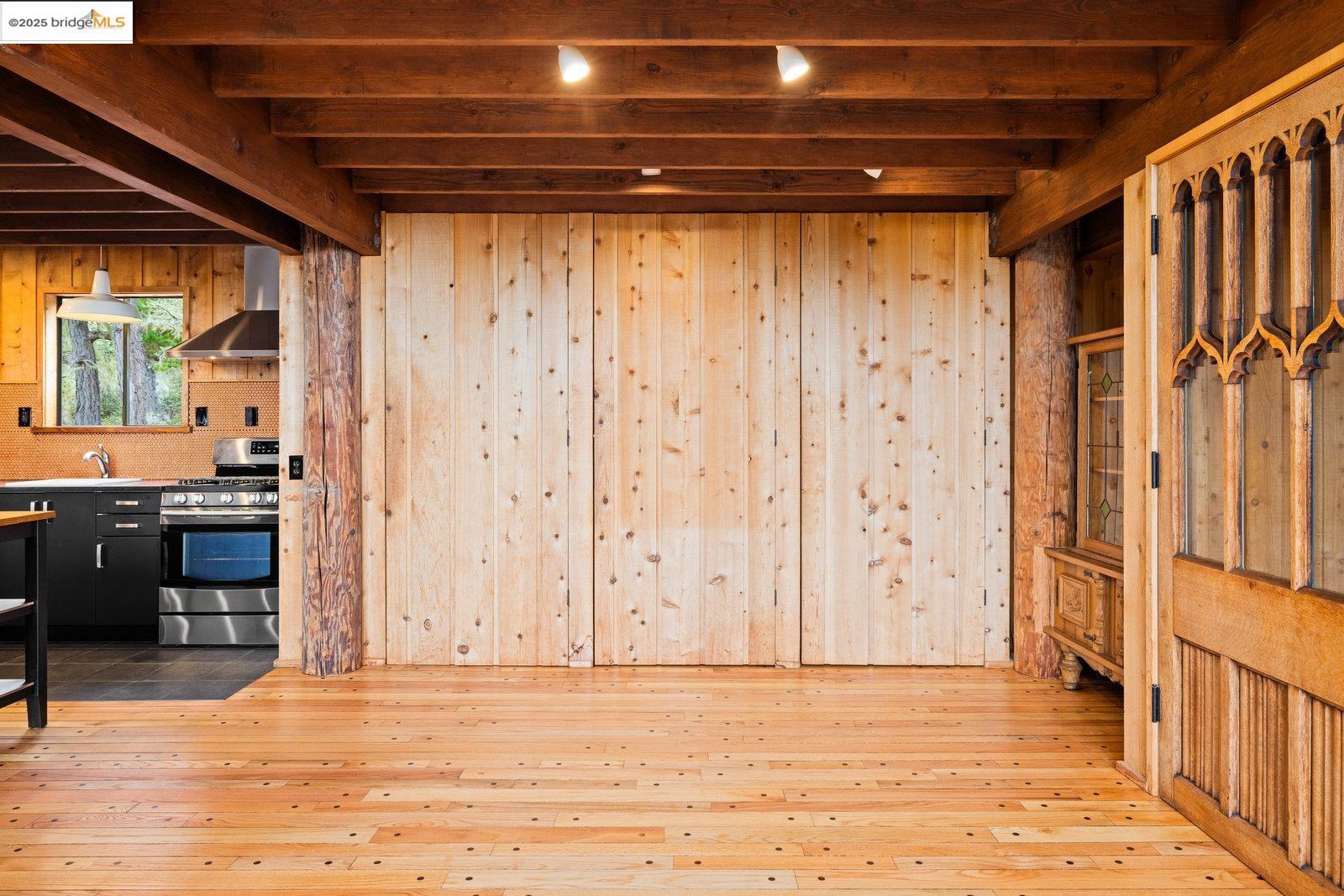 Detail Gallery Image 10 of 60 For 73 Mount Devon Rd, Carmel,  CA 93923 - 5 Beds | 3/1 Baths