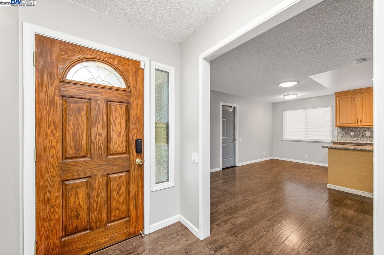 Detail Gallery Image 11 of 48 For 1059 Lakehurst Rd, Livermore,  CA 94551 - 4 Beds | 2 Baths