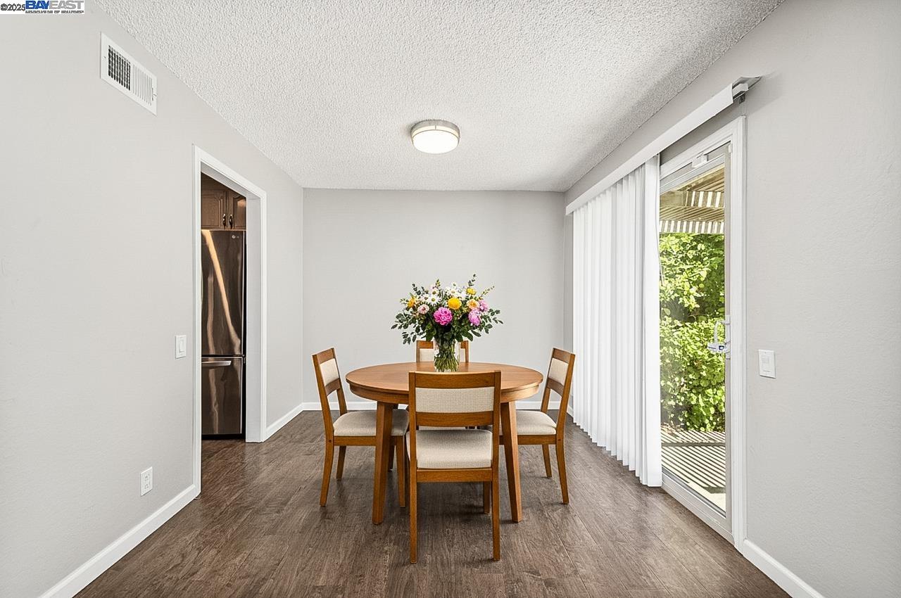 Detail Gallery Image 12 of 48 For 1059 Lakehurst Rd, Livermore,  CA 94551 - 4 Beds | 2 Baths