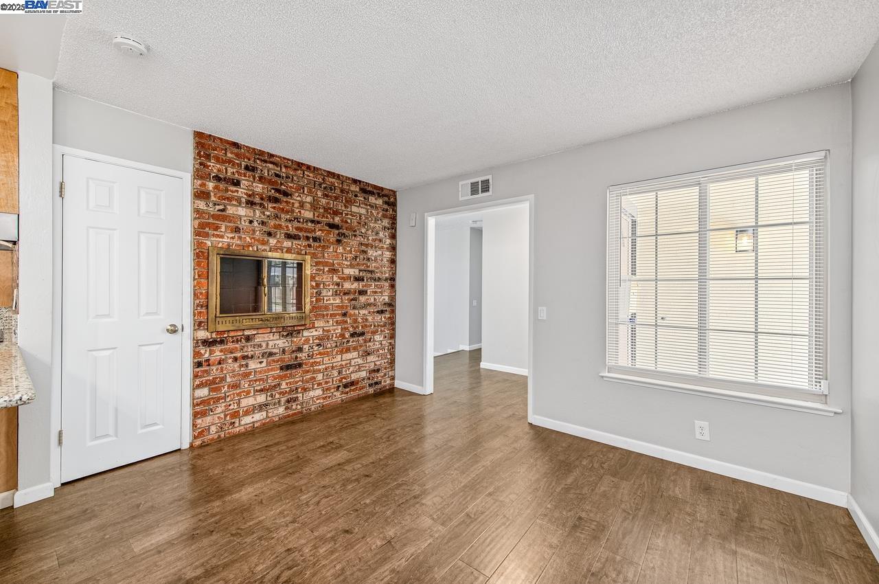 Detail Gallery Image 15 of 48 For 1059 Lakehurst Rd, Livermore,  CA 94551 - 4 Beds | 2 Baths