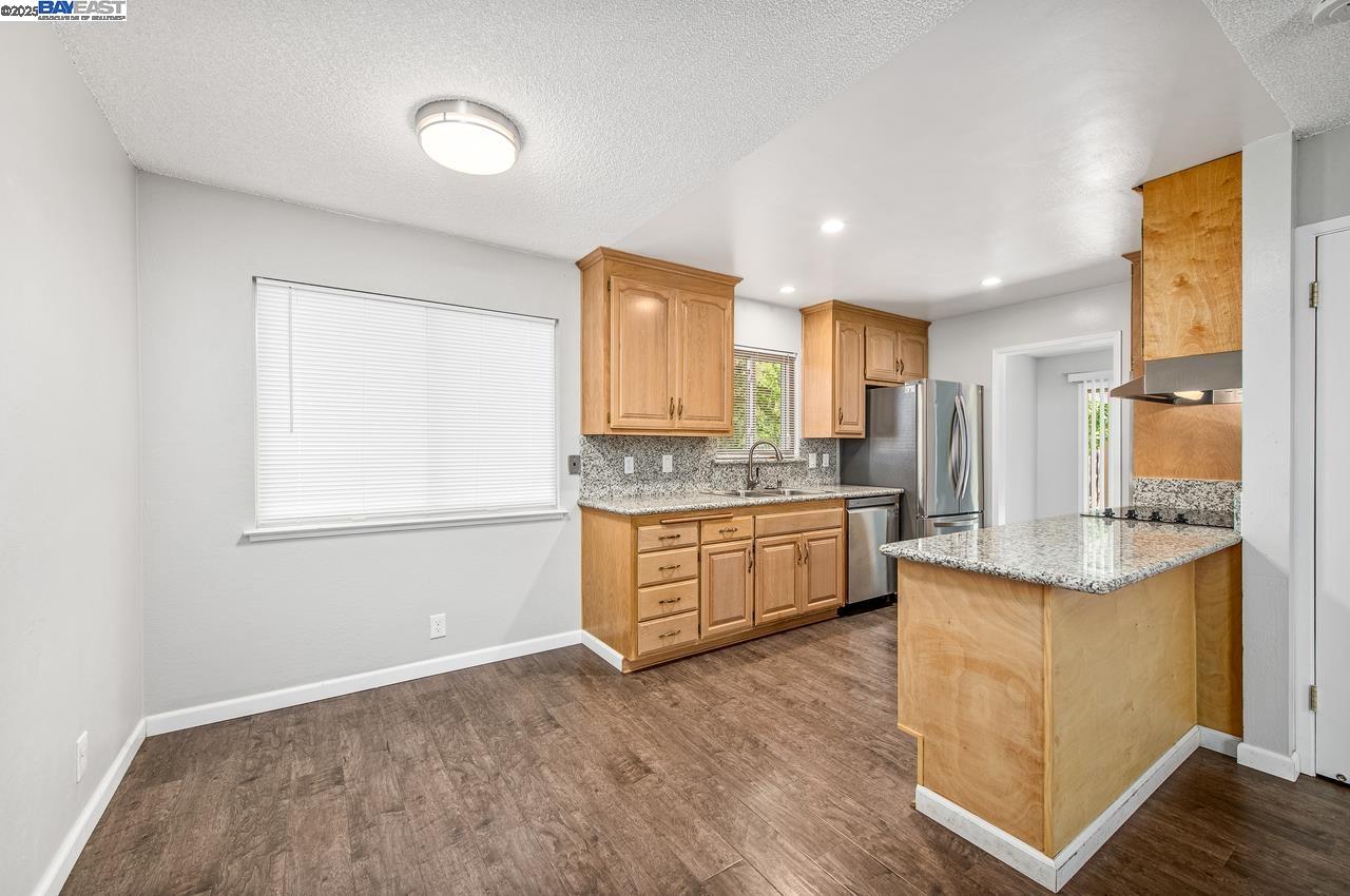 Detail Gallery Image 21 of 48 For 1059 Lakehurst Rd, Livermore,  CA 94551 - 4 Beds | 2 Baths