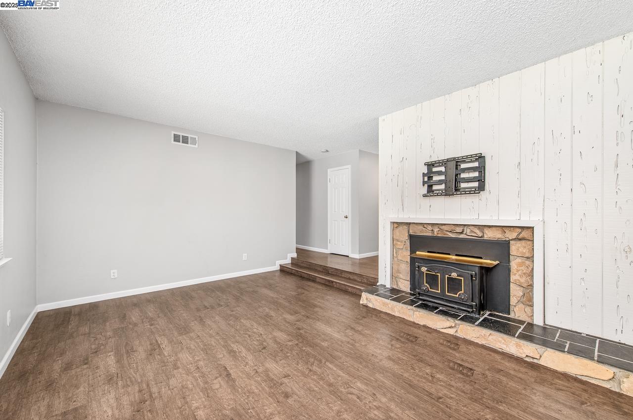 Detail Gallery Image 25 of 48 For 1059 Lakehurst Rd, Livermore,  CA 94551 - 4 Beds | 2 Baths