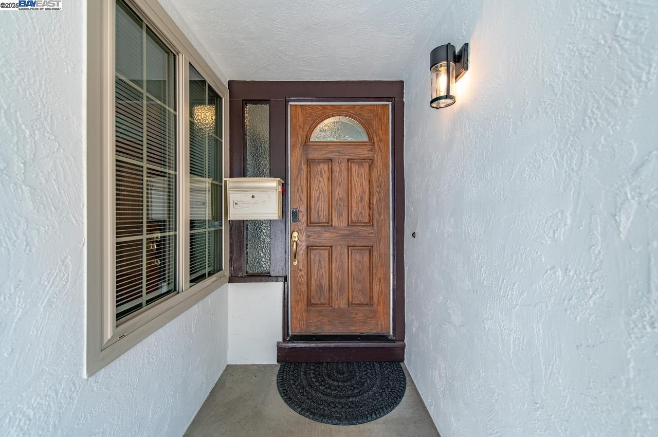 Detail Gallery Image 8 of 48 For 1059 Lakehurst Rd, Livermore,  CA 94551 - 4 Beds | 2 Baths