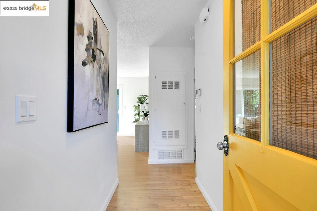 Detail Gallery Image 12 of 32 For 2449 Center Rd, Novato,  CA 94947 - 3 Beds | 2 Baths