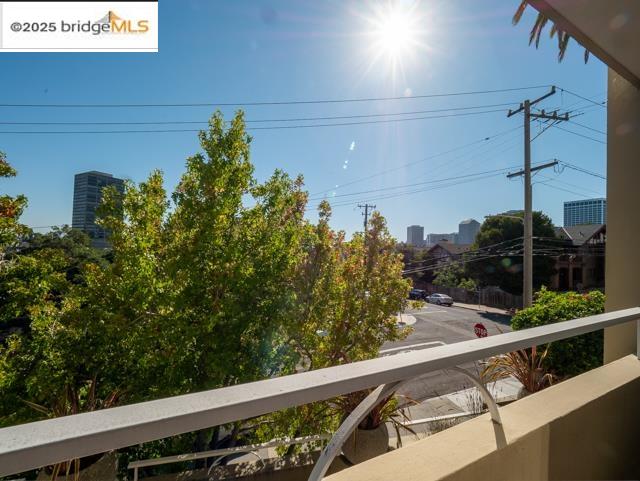 Detail Gallery Image 15 of 23 For 320 Lee St #201,  Oakland,  CA 94610 - 1 Beds | 1 Baths