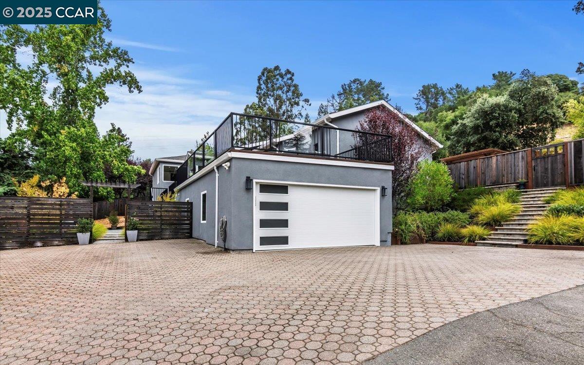 Front Image Thumbnail for CC41112707