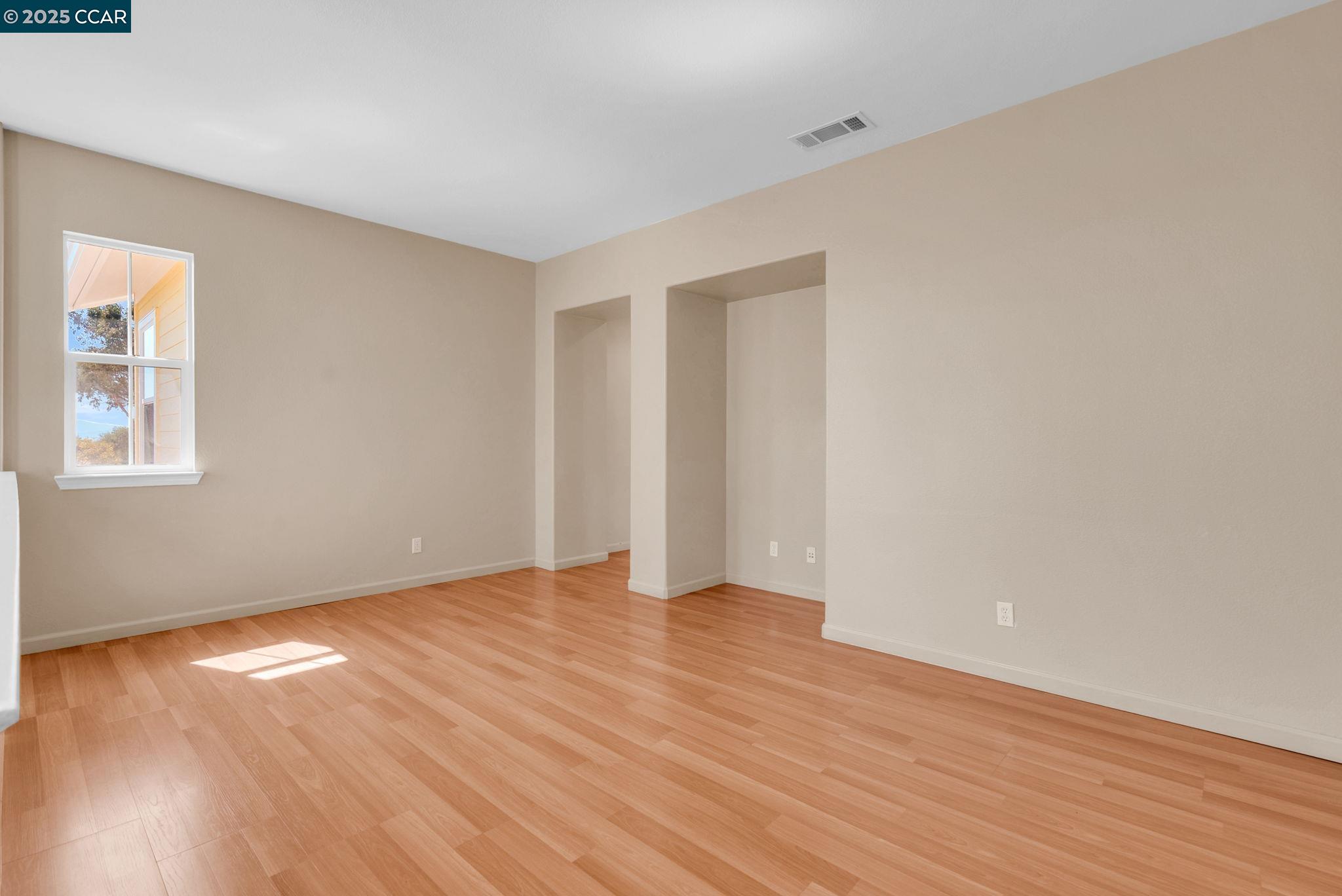 Detail Gallery Image 19 of 45 For 1051 Madrone Ave, Vallejo,  CA 94592 - 3 Beds | 2/1 Baths