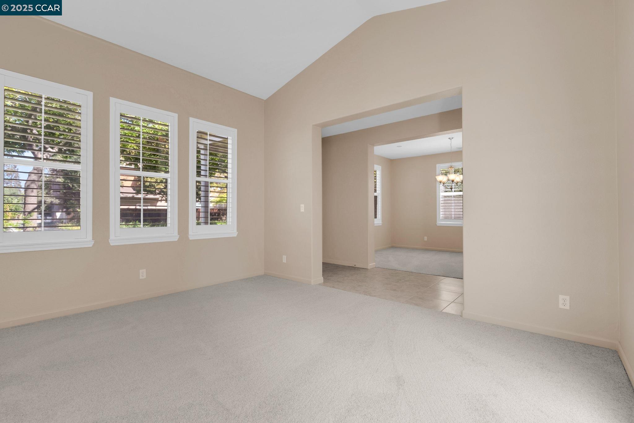 Detail Gallery Image 4 of 45 For 1051 Madrone Ave, Vallejo,  CA 94592 - 3 Beds | 2/1 Baths