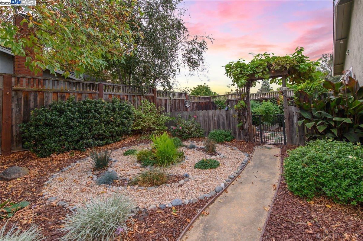 Detail Gallery Image 42 of 48 For 2474 Tanager Dr, Pleasanton,  CA 94566 - 4 Beds | 2 Baths