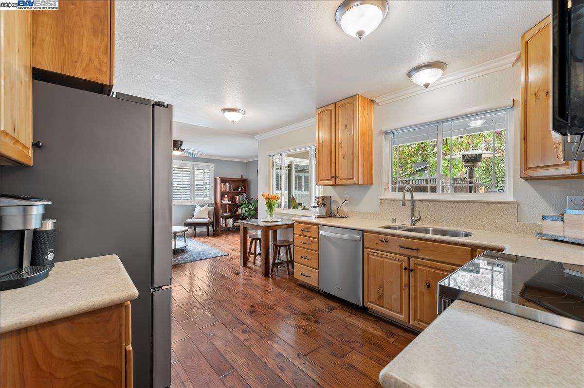 Detail Gallery Image 10 of 48 For 2474 Tanager Dr, Pleasanton,  CA 94566 - 4 Beds | 2 Baths