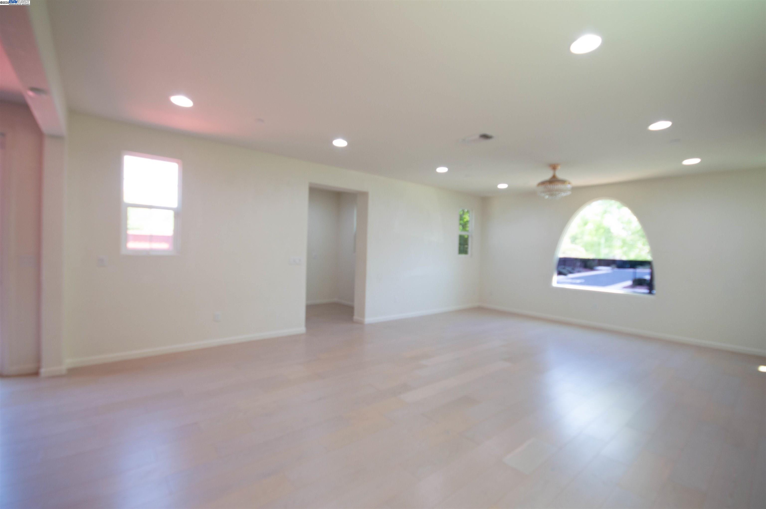 Detail Gallery Image 4 of 29 For 1001 S Shields Ave, Mountain House,  CA 95391 - 3 Beds | 2/1 Baths