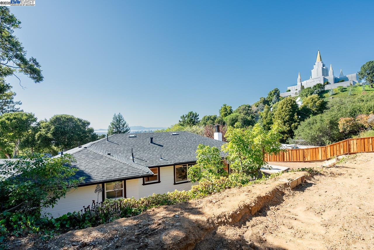 Detail Gallery Image 35 of 35 For 2818 Steinmetz Way, Oakland,  CA 94602 - 3 Beds | 2 Baths