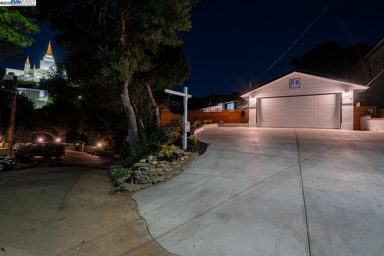 Detail Gallery Image 9 of 35 For 2818 Steinmetz Way, Oakland,  CA 94602 - 3 Beds | 2 Baths