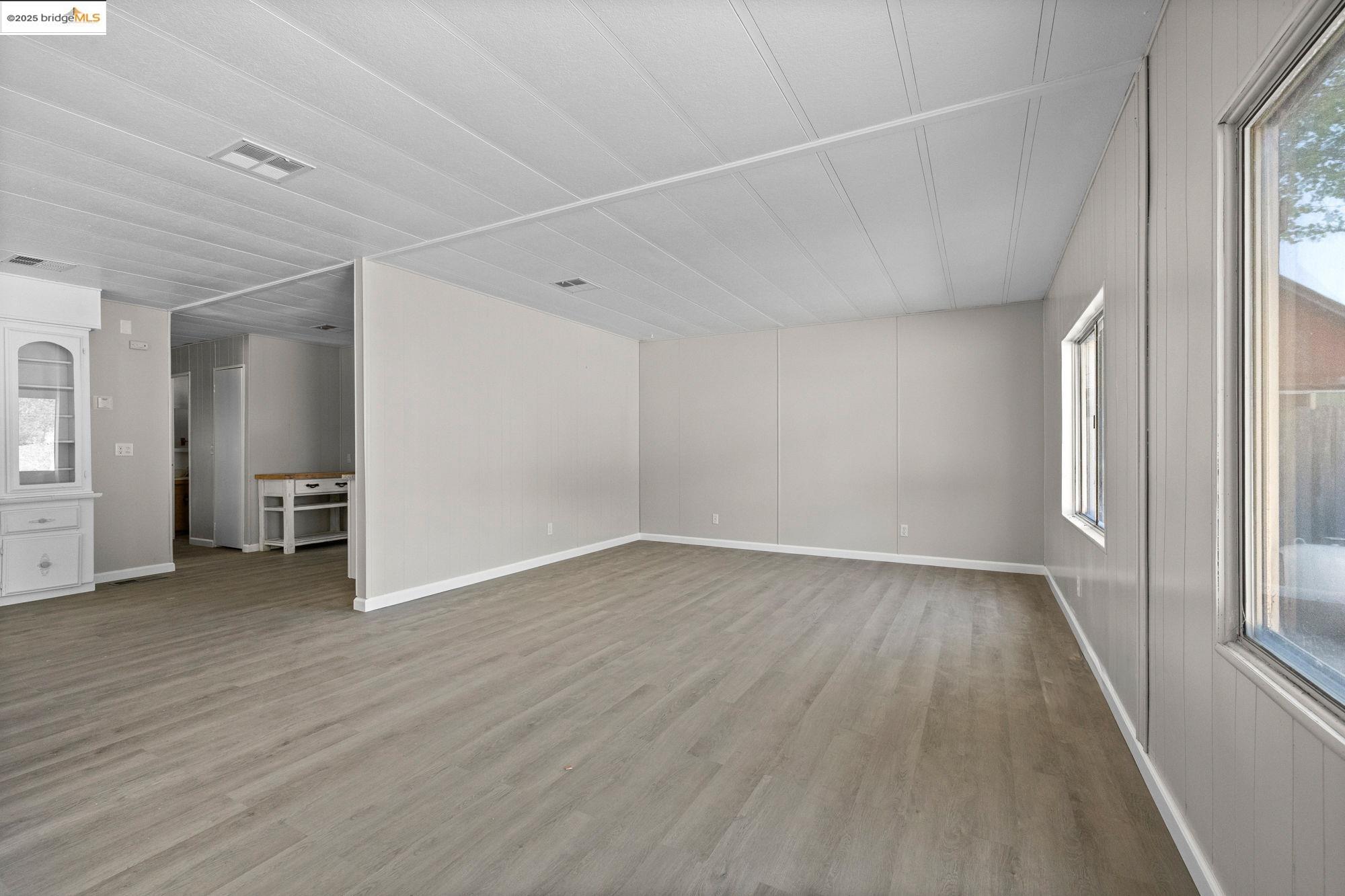 Detail Gallery Image 3 of 17 For 11185 Black Rd, Big Oak Flat,  CA 95305 - 3 Beds | 2 Baths