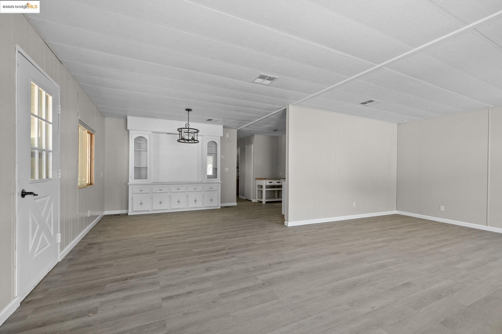 Detail Gallery Image 4 of 17 For 11185 Black Rd, Big Oak Flat,  CA 95305 - 3 Beds | 2 Baths