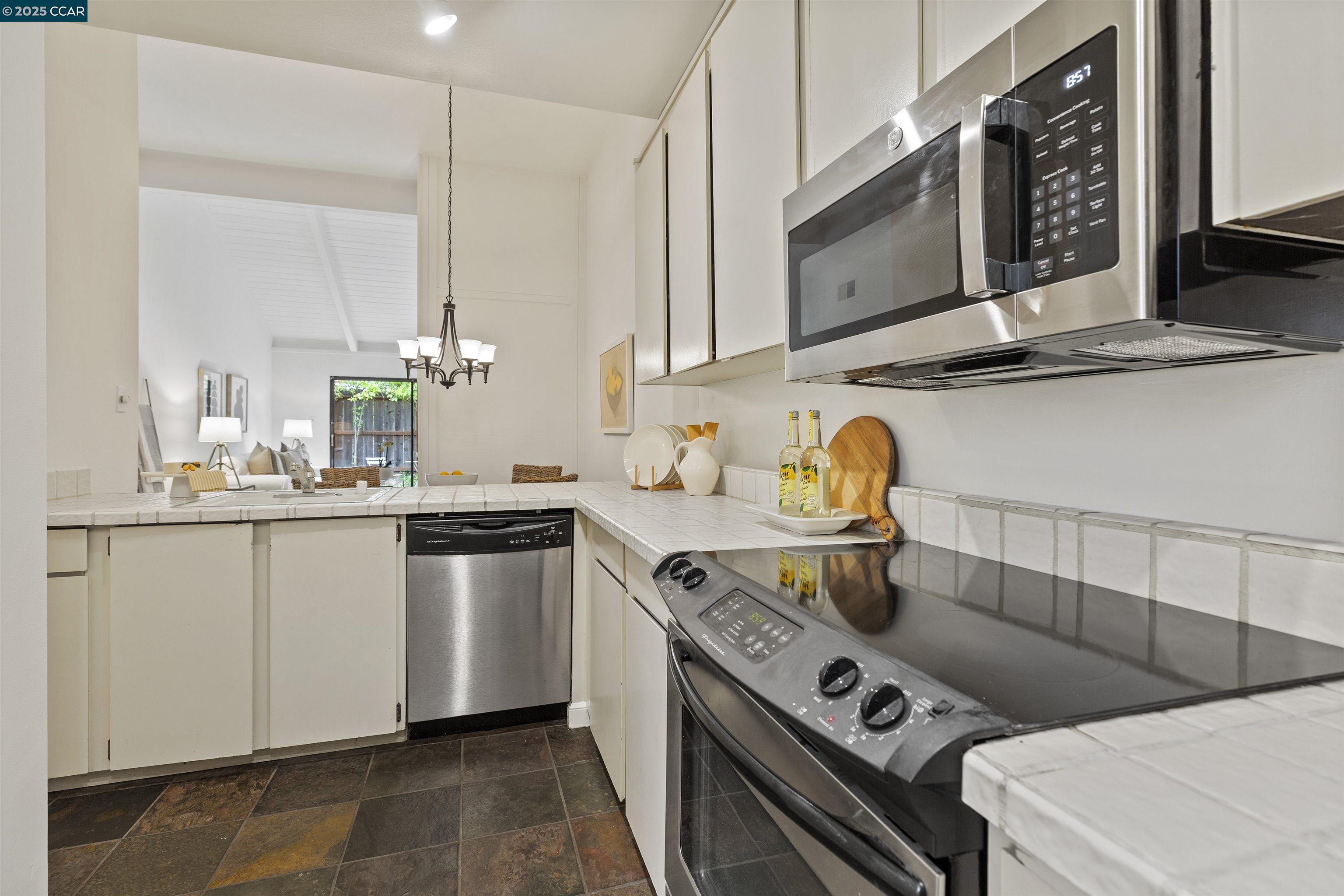 Photo #15: 41112765 Listing: Photo #15