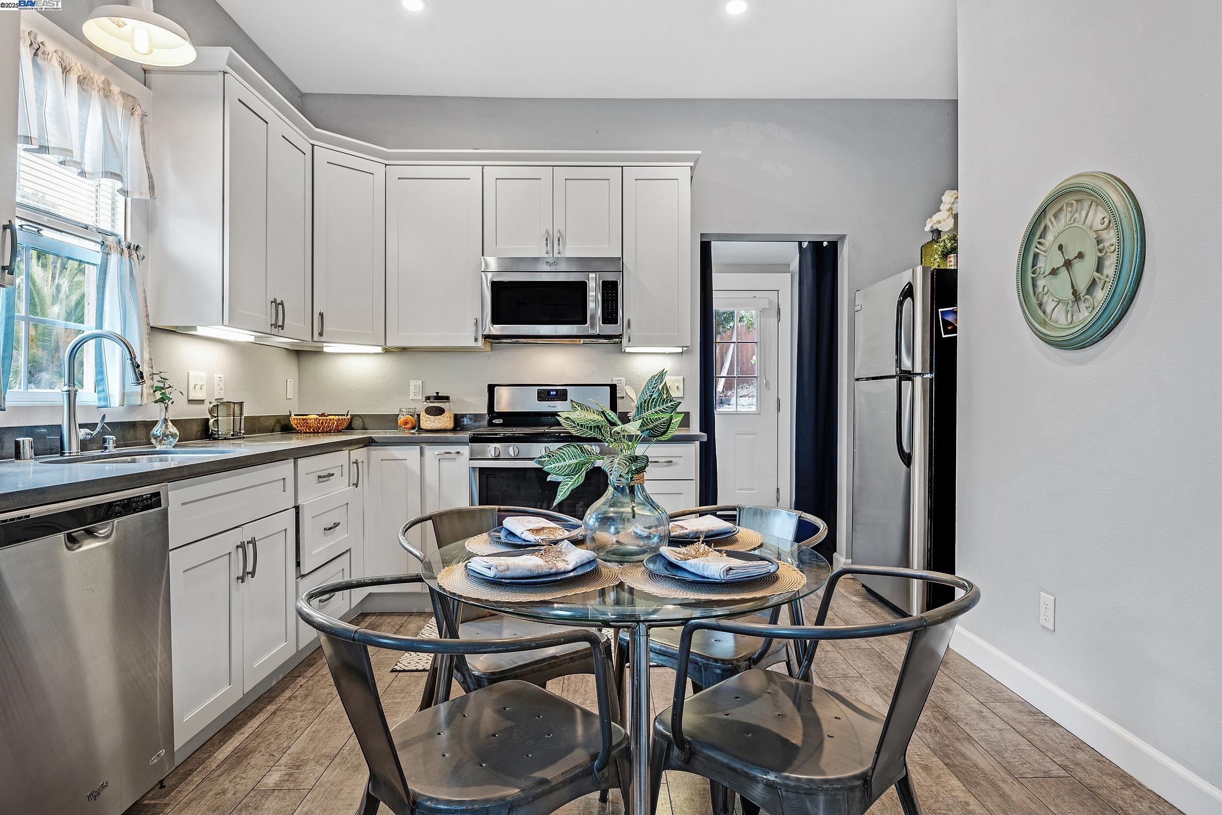 Detail Gallery Image 7 of 30 For 209 Marine St, Richmond,  CA 94801 - 1 Beds | 1 Baths