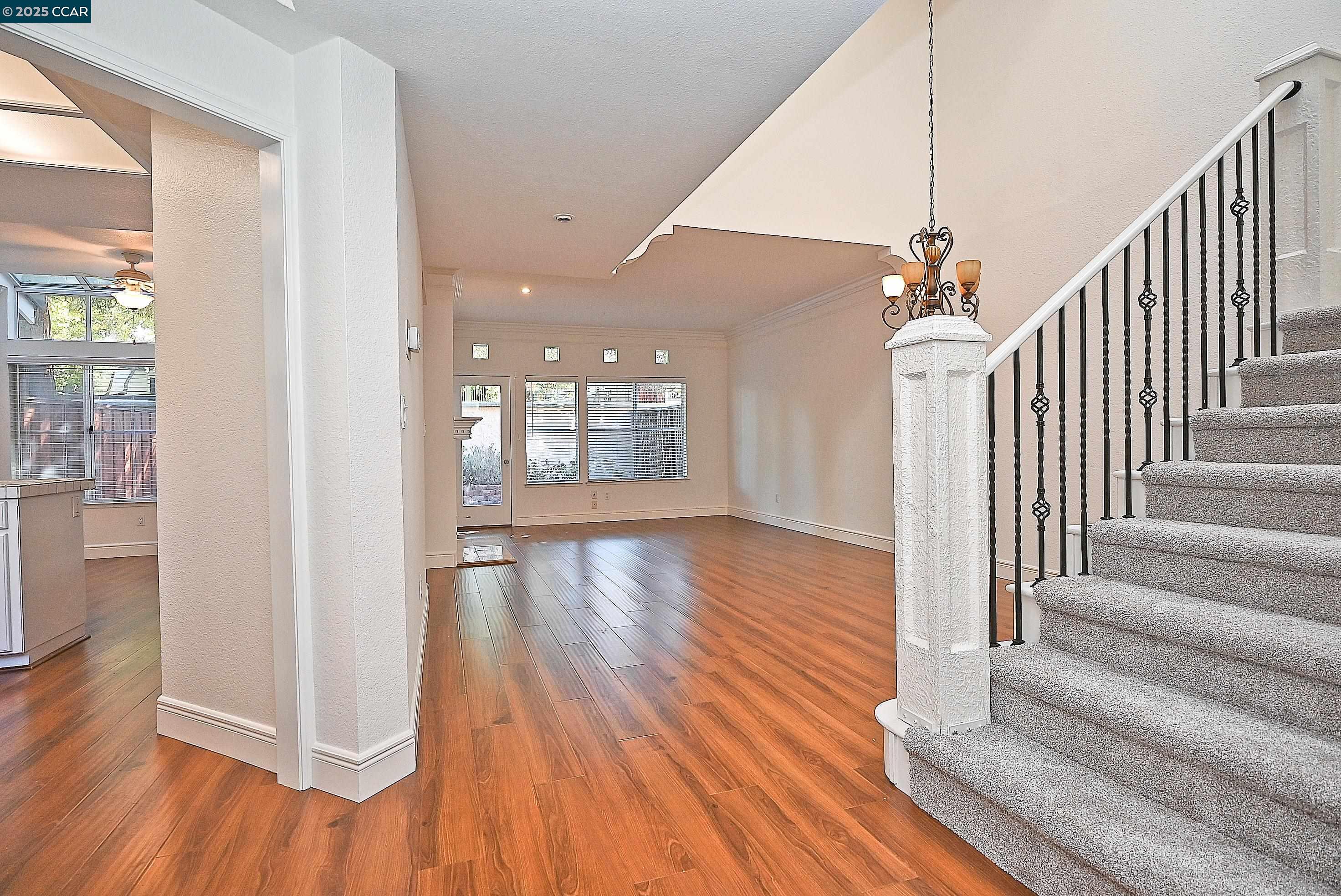 Detail Gallery Image 5 of 27 For 6198 Lakeview Circle, San Ramon,  CA 94582 - 3 Beds | 2/1 Baths