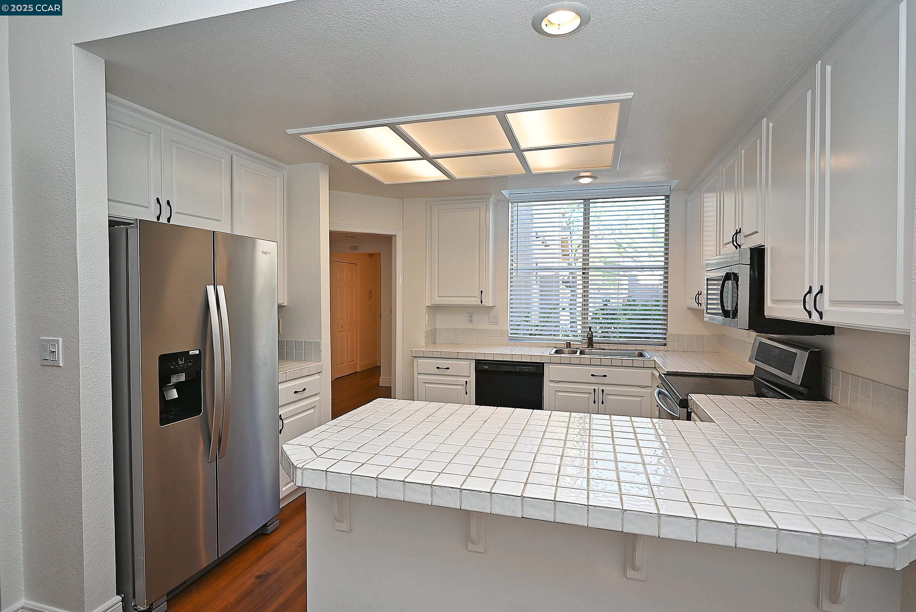 Detail Gallery Image 6 of 27 For 6198 Lakeview Circle, San Ramon,  CA 94582 - 3 Beds | 2/1 Baths