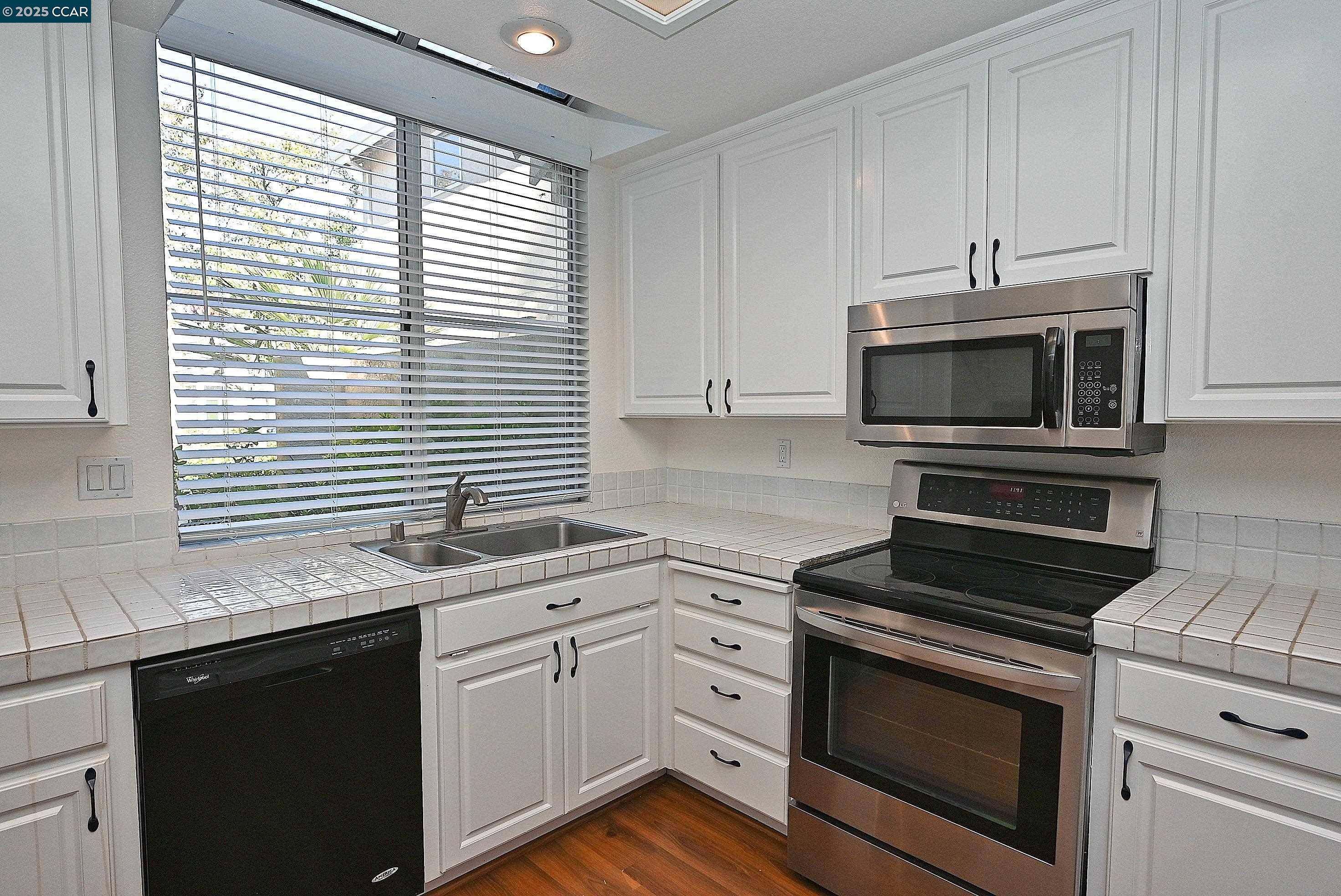 Detail Gallery Image 8 of 27 For 6198 Lakeview Circle, San Ramon,  CA 94582 - 3 Beds | 2/1 Baths