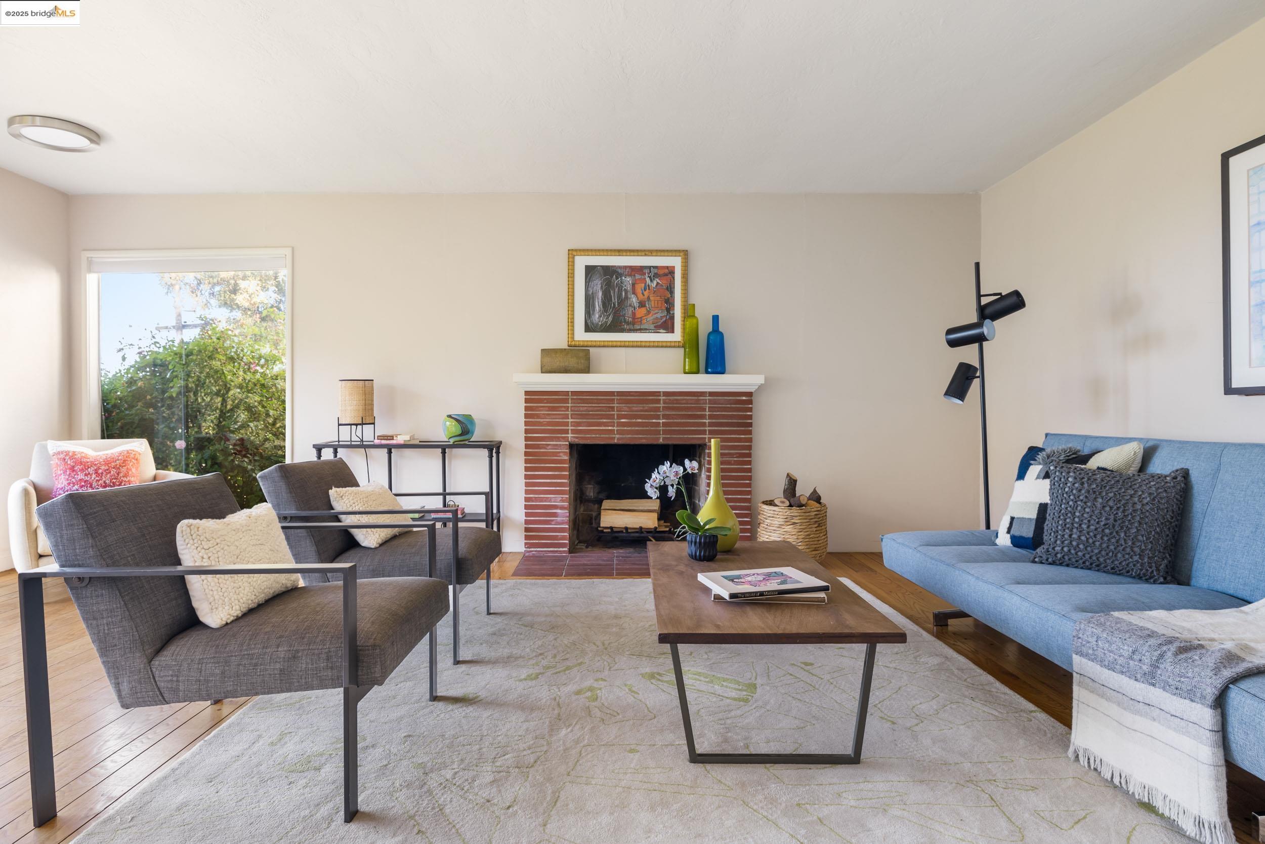 Detail Gallery Image 4 of 41 For 4686 Davenport Ave, Oakland,  CA 94619 - 2 Beds | 1 Baths