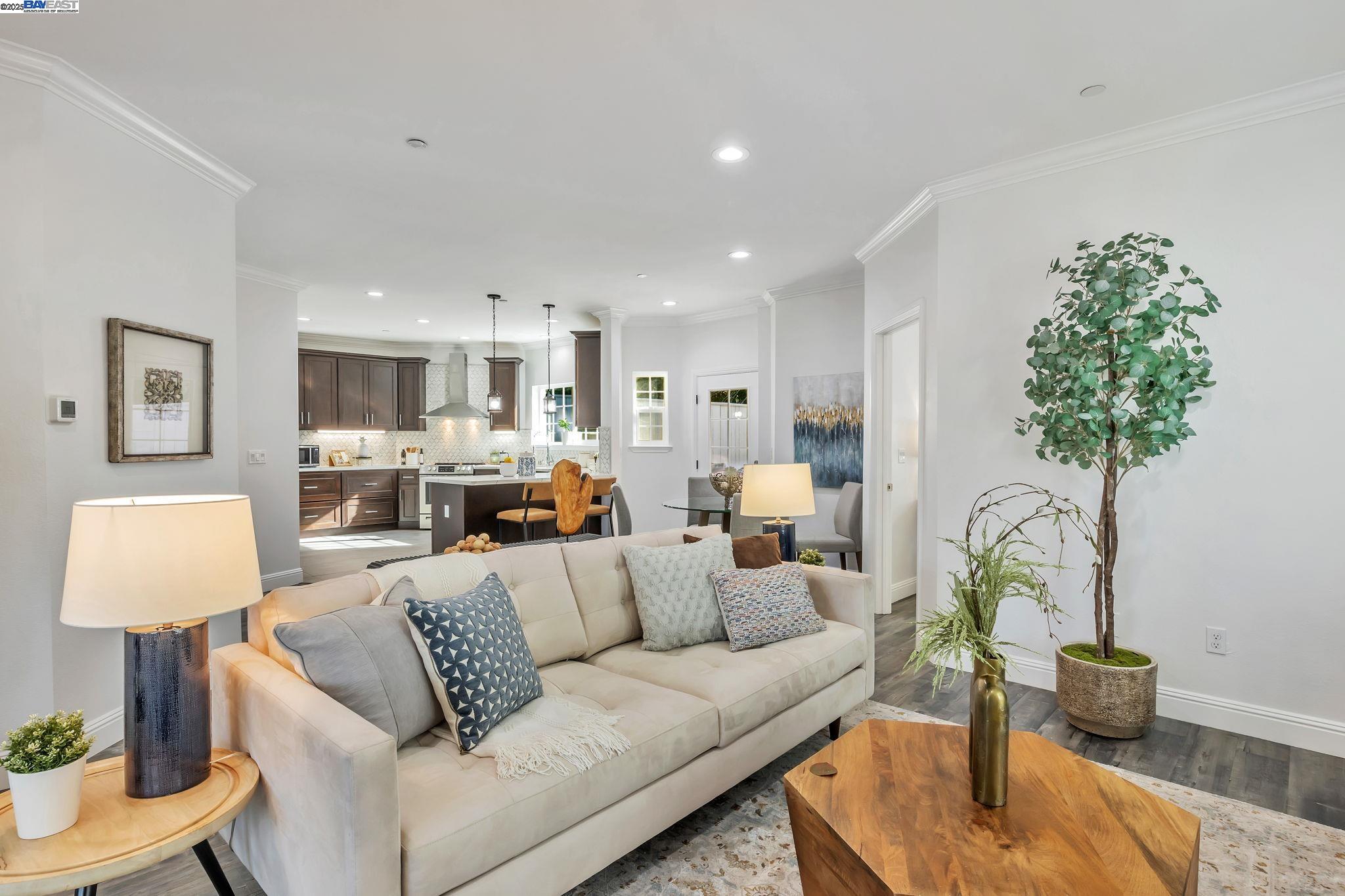 Detail Gallery Image 11 of 60 For 4597 Edwards Ln., Castro Valley,  CA 94546-4734 - 5 Beds | 4/1 Baths