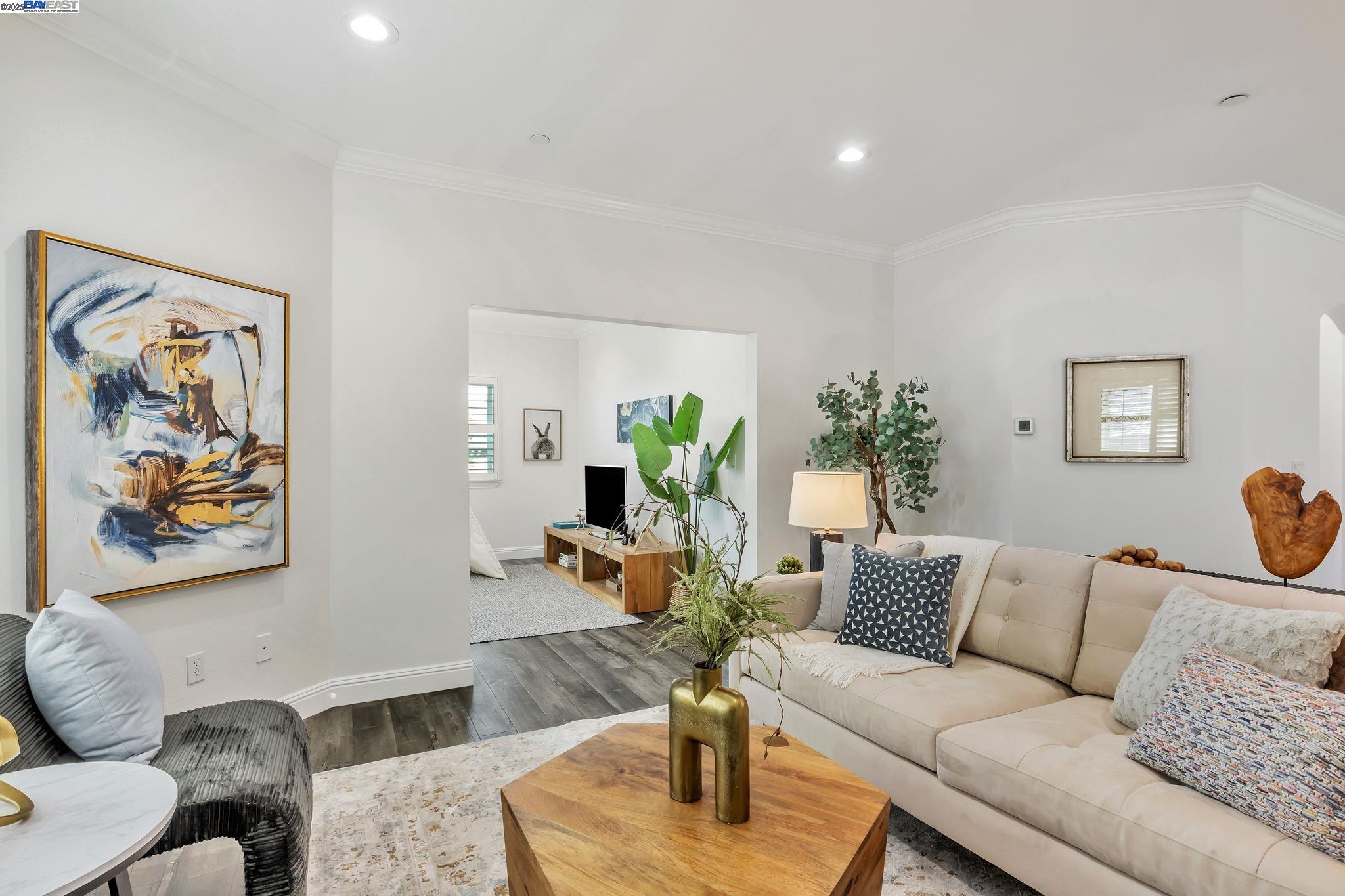 Detail Gallery Image 12 of 60 For 4597 Edwards Ln., Castro Valley,  CA 94546-4734 - 5 Beds | 4/1 Baths