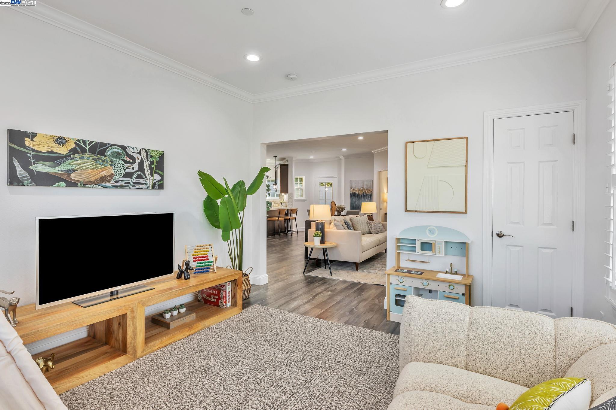 Detail Gallery Image 14 of 60 For 4597 Edwards Ln., Castro Valley,  CA 94546-4734 - 5 Beds | 4/1 Baths