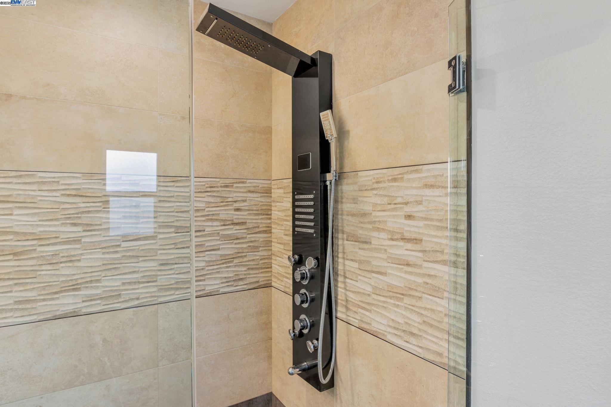 Detail Gallery Image 34 of 60 For 4597 Edwards Ln., Castro Valley,  CA 94546-4734 - 5 Beds | 4/1 Baths