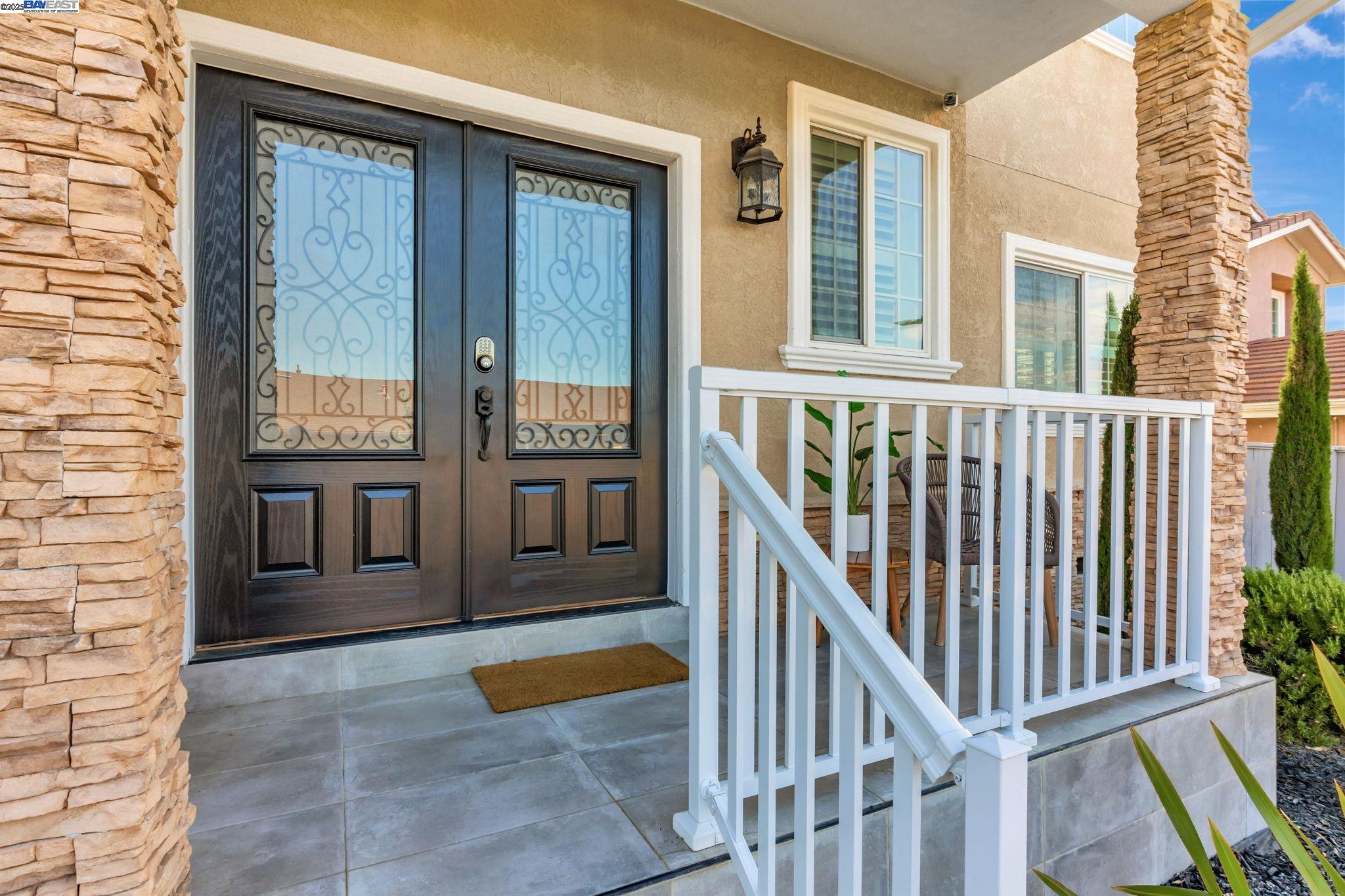 Detail Gallery Image 5 of 60 For 4597 Edwards Ln., Castro Valley,  CA 94546-4734 - 5 Beds | 4/1 Baths