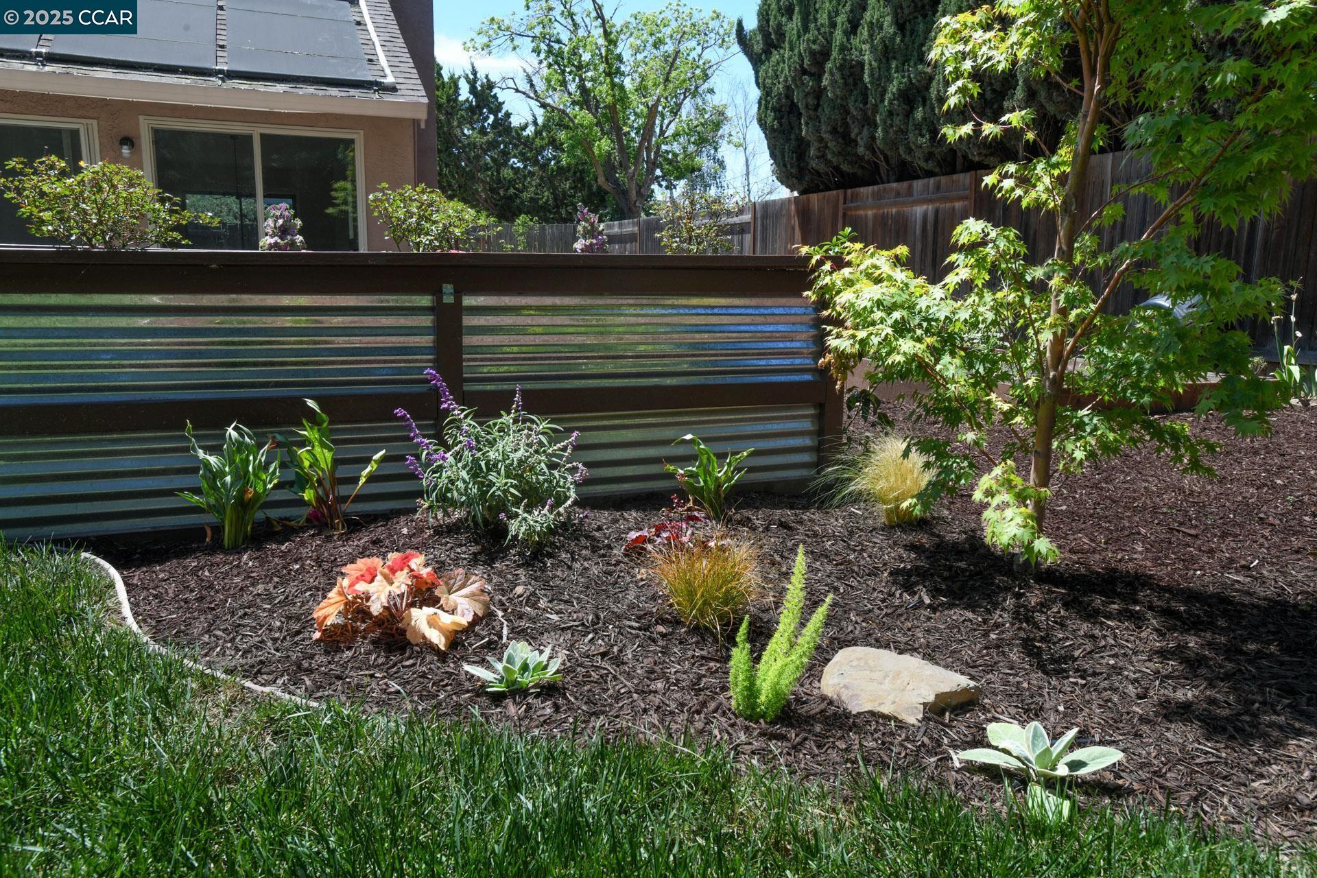 Detail Gallery Image 11 of 51 For 555 Willow Ct, Benicia,  CA 94510 - 2 Beds | 2/1 Baths