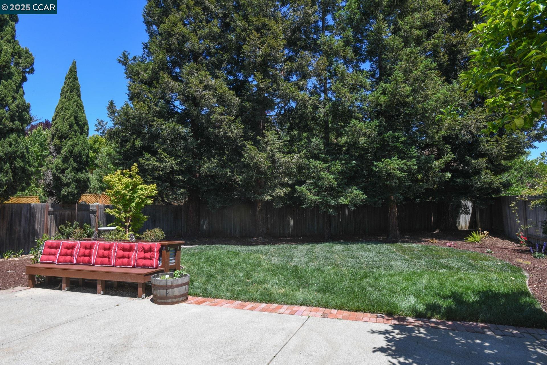 Detail Gallery Image 5 of 51 For 555 Willow Ct, Benicia,  CA 94510 - 2 Beds | 2/1 Baths