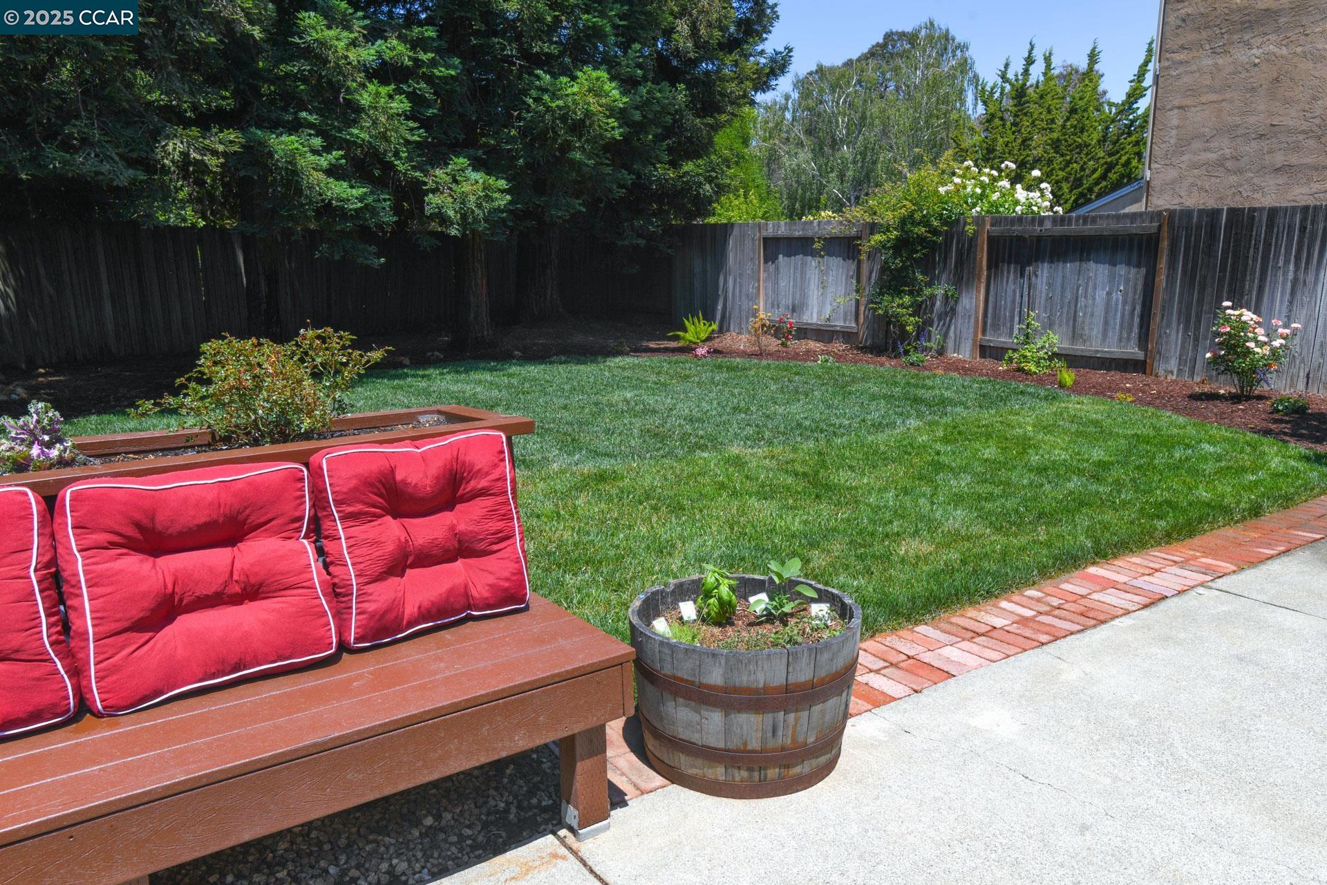 Detail Gallery Image 47 of 51 For 555 Willow Ct, Benicia,  CA 94510 - 2 Beds | 2/1 Baths